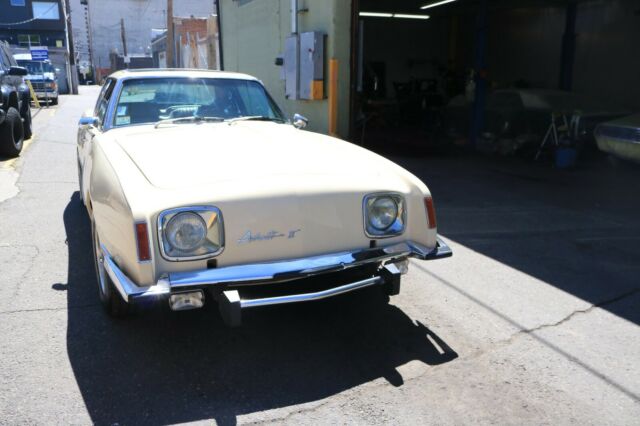 Studebaker Avanti 1977 image number 28