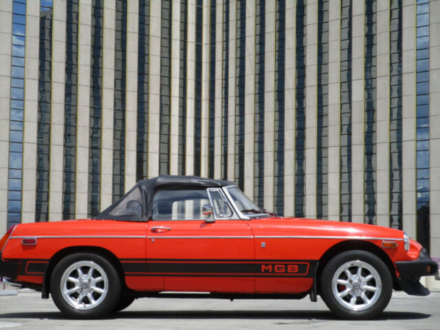 MG MGB 1976 image number 1