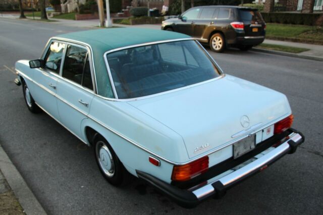 Mercedes-Benz 200-Series 1974 image number 6