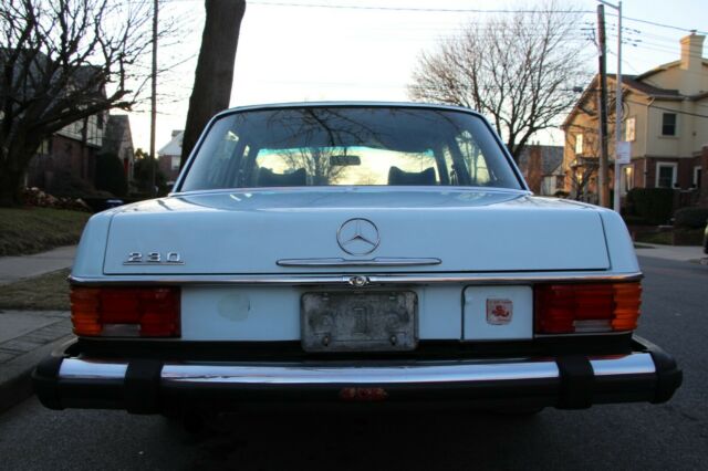 Mercedes-Benz 200-Series 1974 image number 7