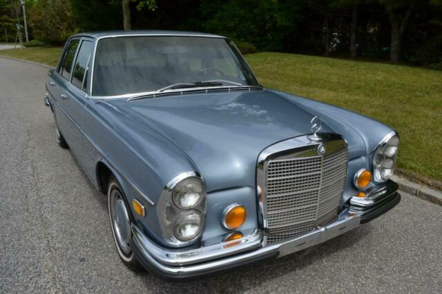 Mercedes-Benz 200-Series 1972 image number 24