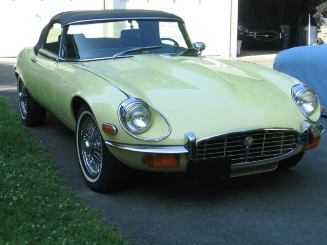 Jaguar E-Type 1972 image number 1