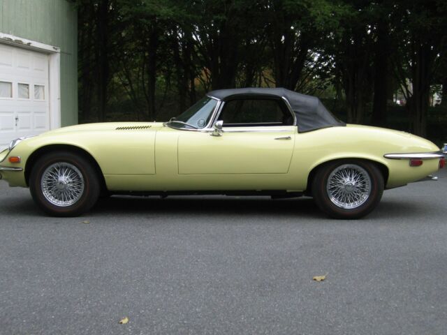 Jaguar E-Type 1972 image number 11