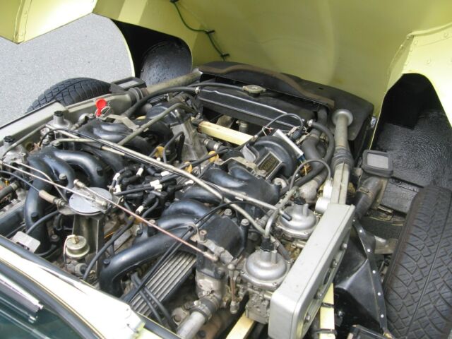 Jaguar E-Type 1972 image number 12