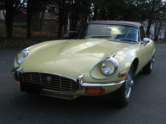 Jaguar E-Type 1972 image number 13