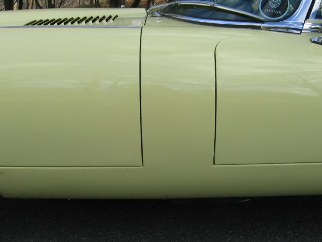 Jaguar E-Type 1972 image number 14