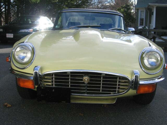 Jaguar E-Type 1972 image number 22