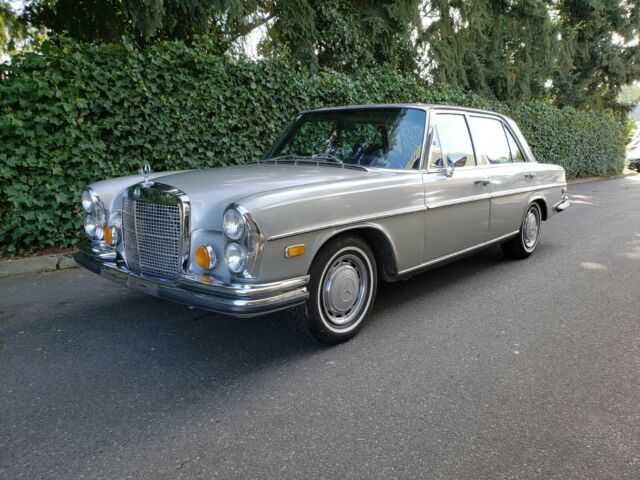 Mercedes-Benz 300-Series 1971 image number 29