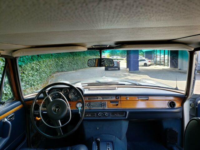 Mercedes-Benz 300-Series 1971 image number 30