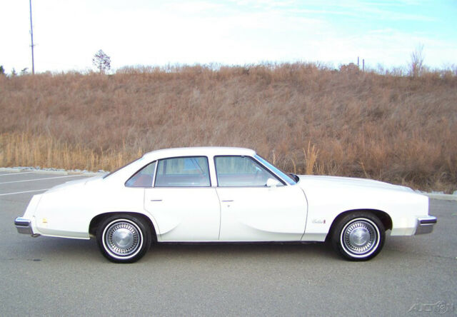 Oldsmobile Cutlass 1977 image number 30