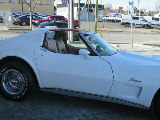 Chevrolet Corvette 1975 image number 16