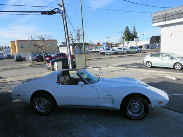 Chevrolet Corvette 1975 image number 41