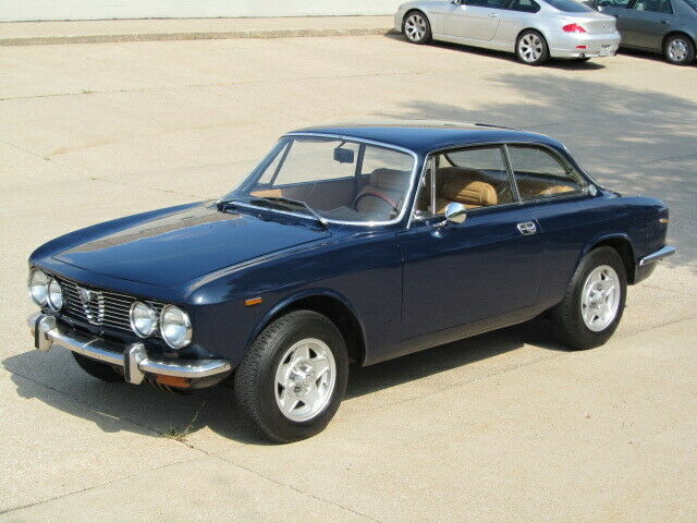 Alfa Romeo GTV 1974 image number 1