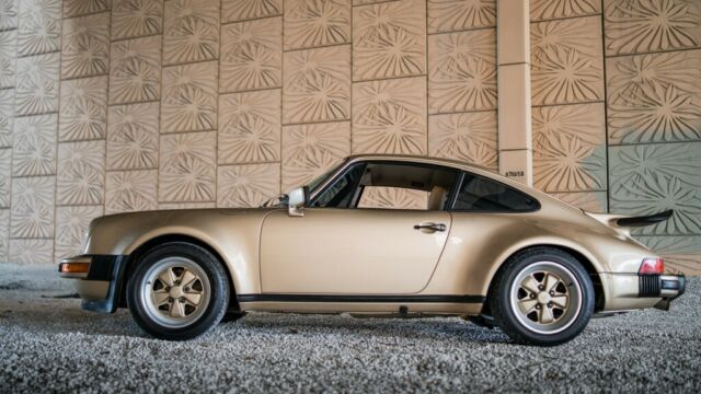 Porsche 911 1976 image number 14