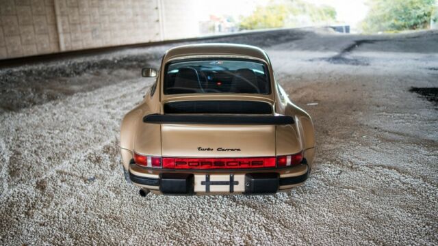 Porsche 911 1976 image number 22