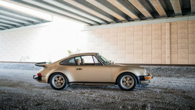 Porsche 911 1976 image number 29