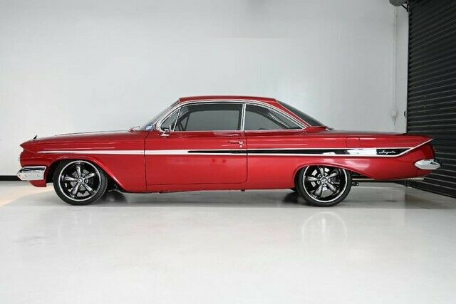 Chevrolet Impala 1961 image number 1