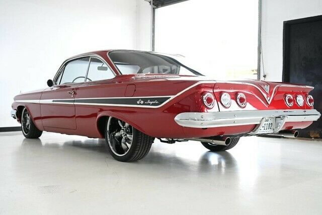 Chevrolet Impala 1961 image number 12