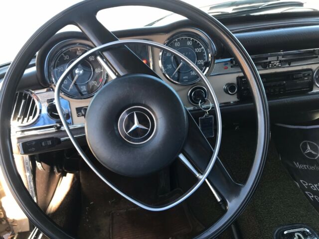 Mercedes-Benz SL-Class 1970 image number 18