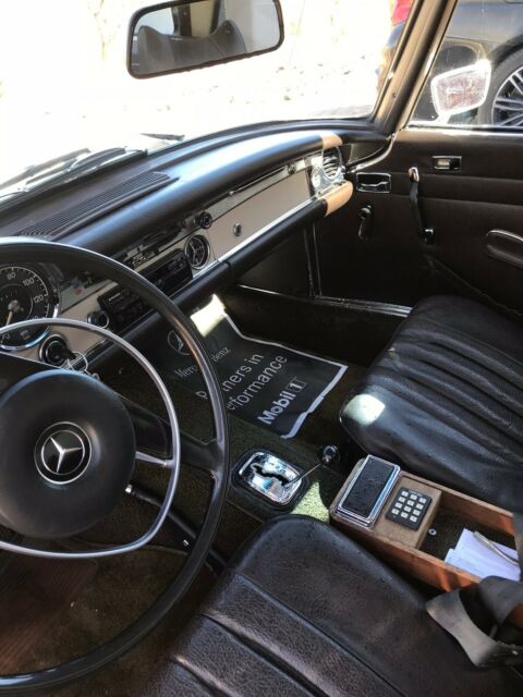 Mercedes-Benz SL-Class 1970 image number 31