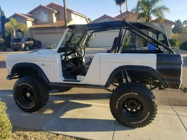 Ford Bronco 1966 image number 16