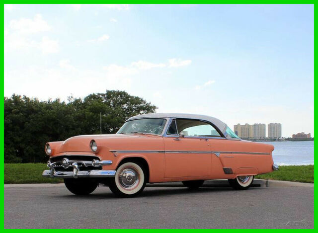 Ford Crestline Victoria 1954 image number 0