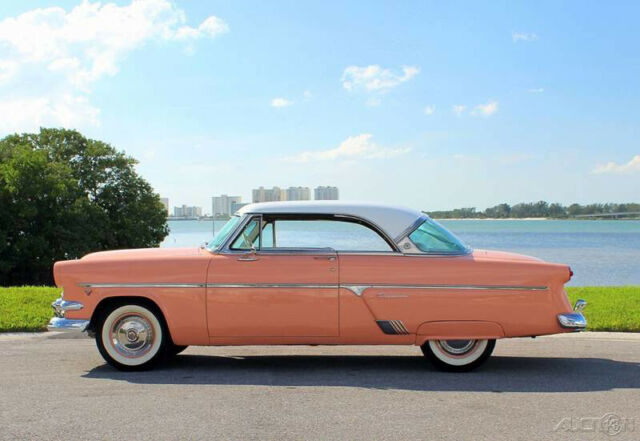 Ford Crestline Victoria 1954 image number 1