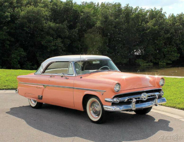 Ford Crestline Victoria 1954 image number 30