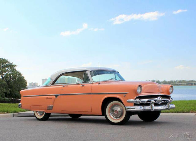 Ford Crestline Victoria 1954 image number 32