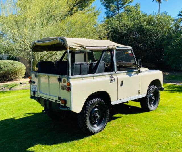 Land Rover Defender 1972 image number 13