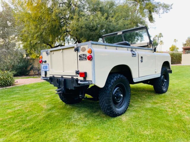 Land Rover Defender 1972 image number 14