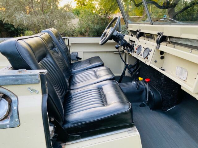 Land Rover Defender 1972 image number 6