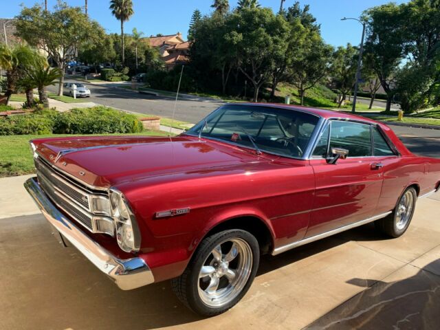 Ford Galaxie 1966 image number 0