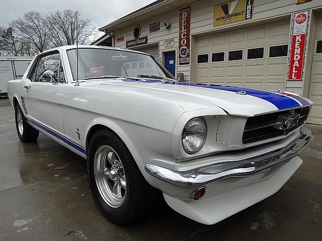 Ford Mustang 1965 image number 11