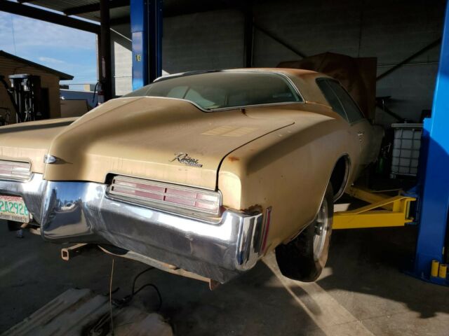 Buick Riviera 1971 image number 3