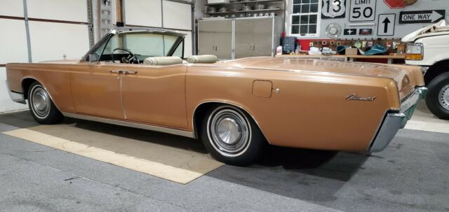 Lincoln Continental 1967 image number 2