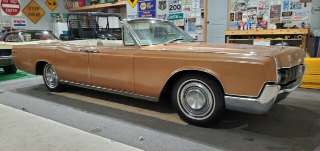 Lincoln Continental 1967 image number 22