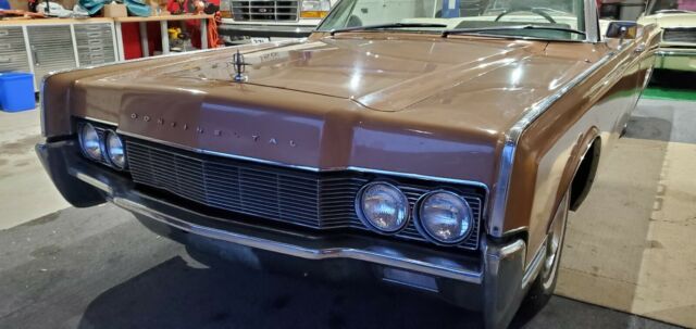 Lincoln Continental 1967 image number 4