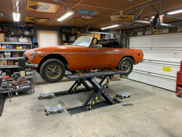 MG MGB 1974 image number 11