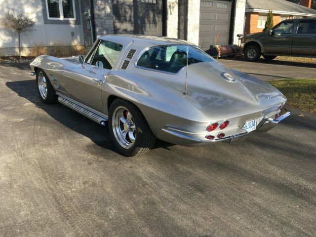 Chevrolet Corvette 1964 image number 2