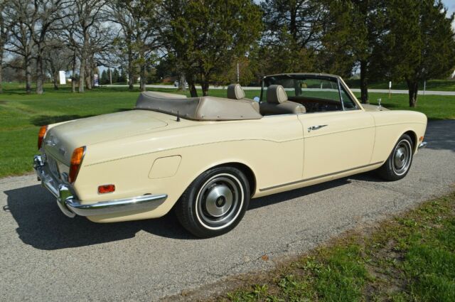 Rolls-Royce Corniche 1972 image number 11