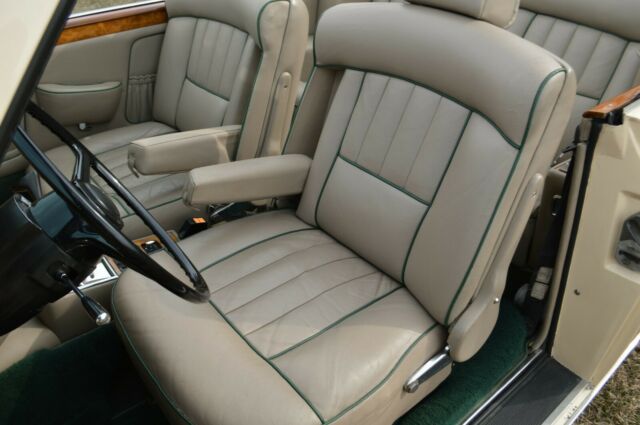 Rolls-Royce Corniche 1972 image number 41