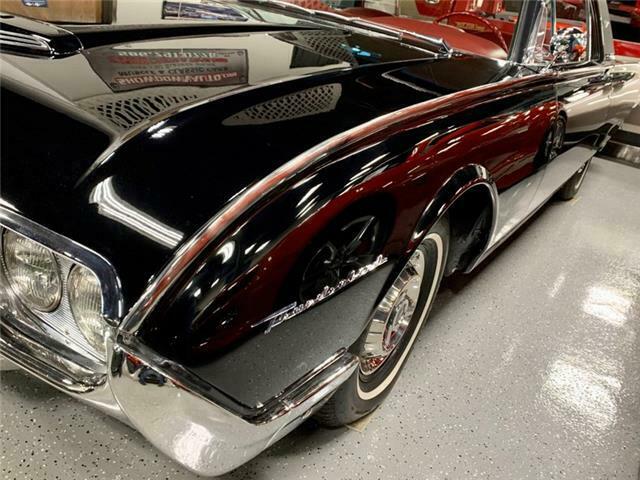 Ford Thunderbird 1961 image number 16