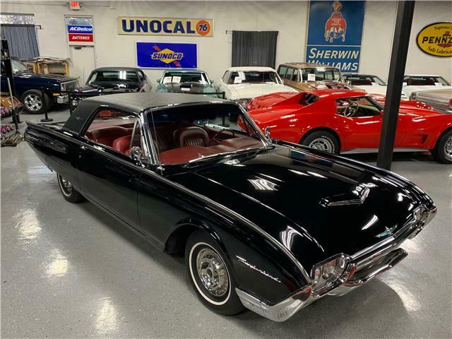 Ford Thunderbird 1961 image number 3