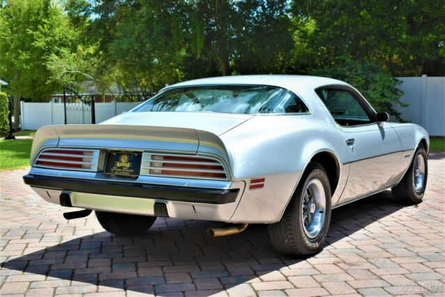 Pontiac Firebird 1975 image number 16