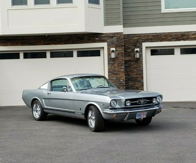 Ford Mustang 1965 image number 22