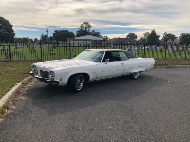 Oldsmobile Ninety-Eight 1972 image number 1