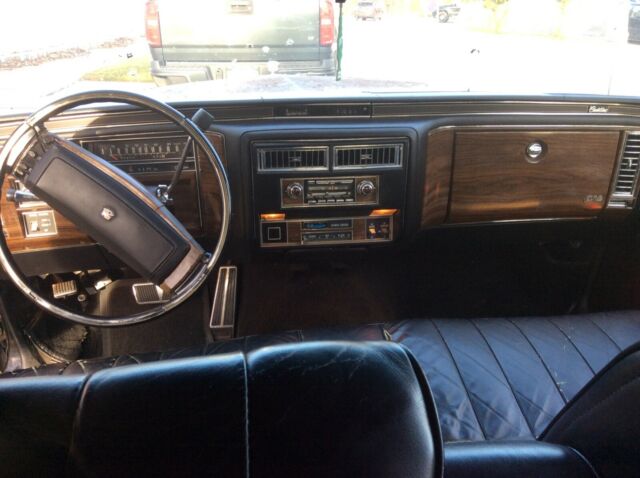 Cadillac DeVille 1977 image number 19