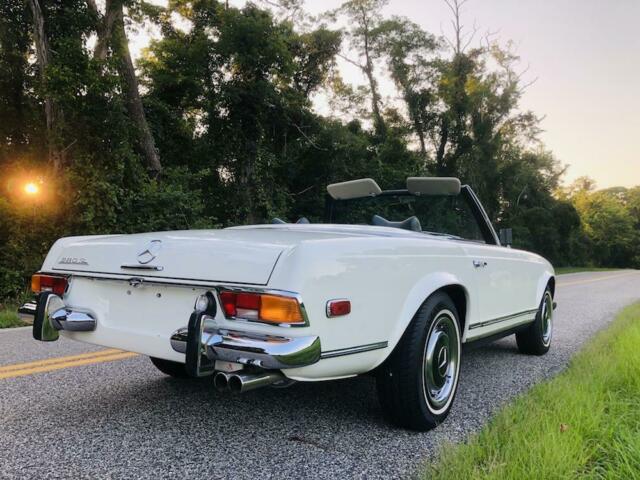 Mercedes-Benz SL-Class 1970 image number 31