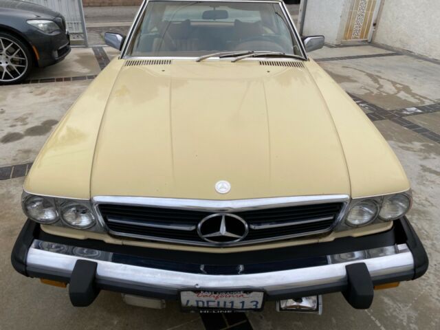 Mercedes-Benz SL-Class 1979 image number 32